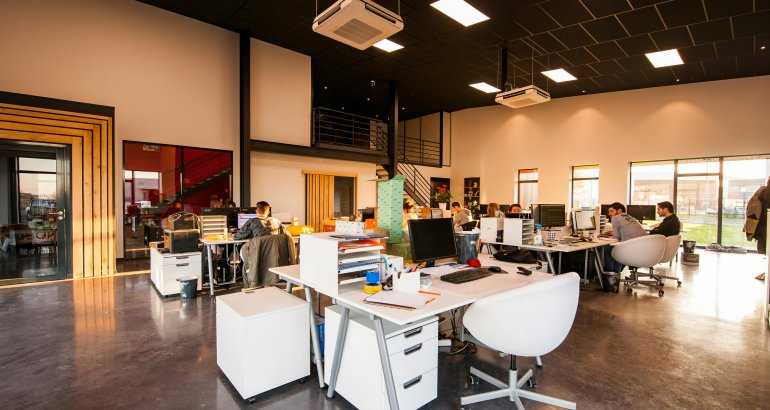 El sector inmobiliario de oficinas en Milán y Roma.