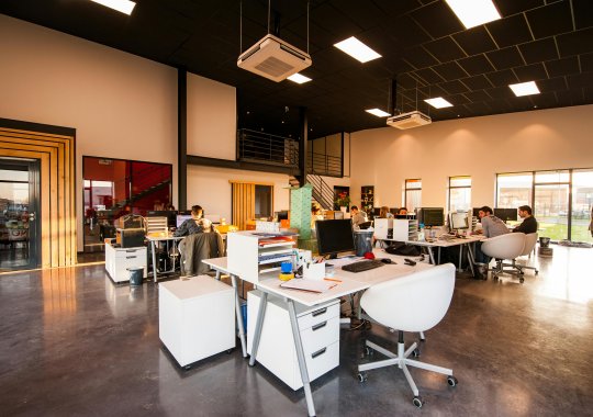 El sector inmobiliario de oficinas en Milán y Roma.