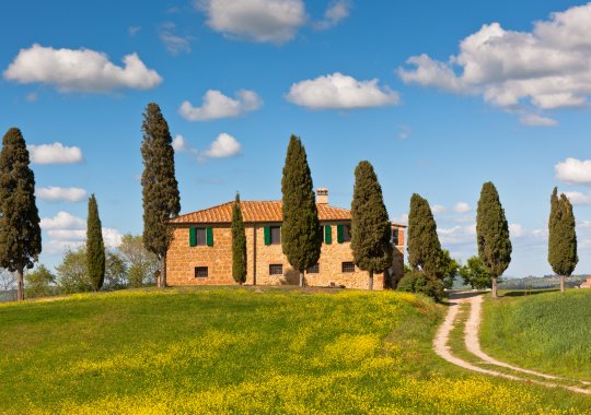 Cómo transformar una casa de campo o una construcción anexa en una vivienda.