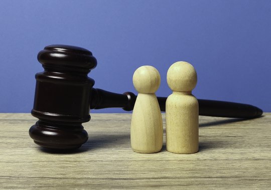 Vender una vivienda en una unión de hecho: obligaciones de las parejas no formalizadas, peligros y disputas legales.