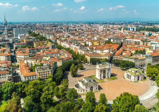 Milán para personas solteras, Nápoles para aquellos que invierten, Bolonia para el medio ambiente: predicciones sobre vivienda para 2025-2026.