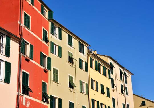 Clasificación de residencias en Italia: desde viviendas pareadas hasta megacondominios.