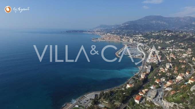 Villa con vistas a Mónaco y la Costa Azul en Ventimiglia.