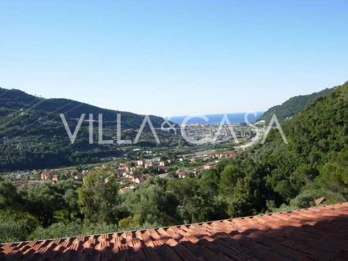 Villa con vista al mare e frutteto a Camporosso.