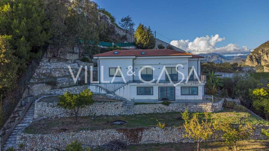 Villa junto al mar en Ventimiglia - en venta