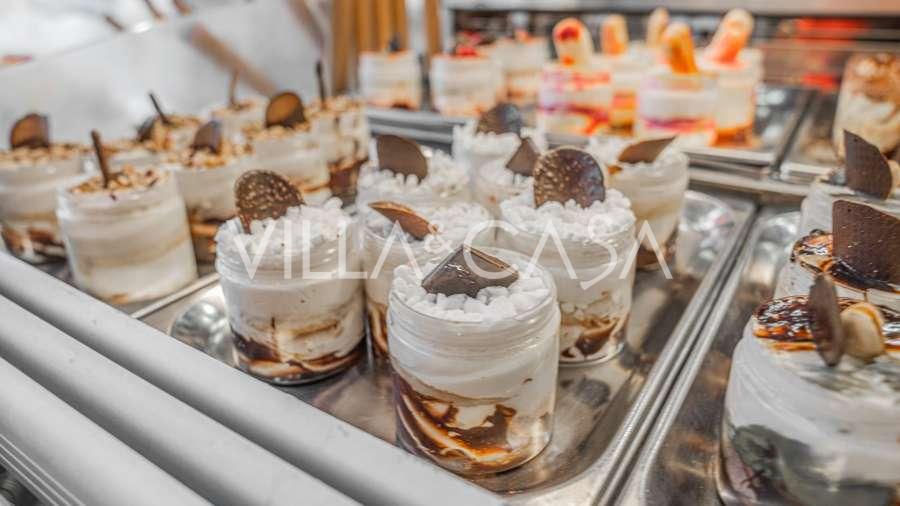 En venta: tienda de helados en Bordighera.