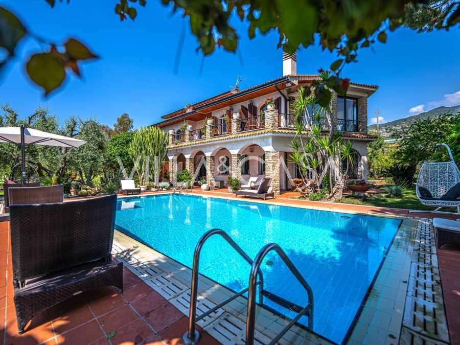 Villa en San Remo en venta