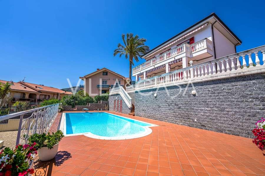 Villa con vista al mare a Sanremo