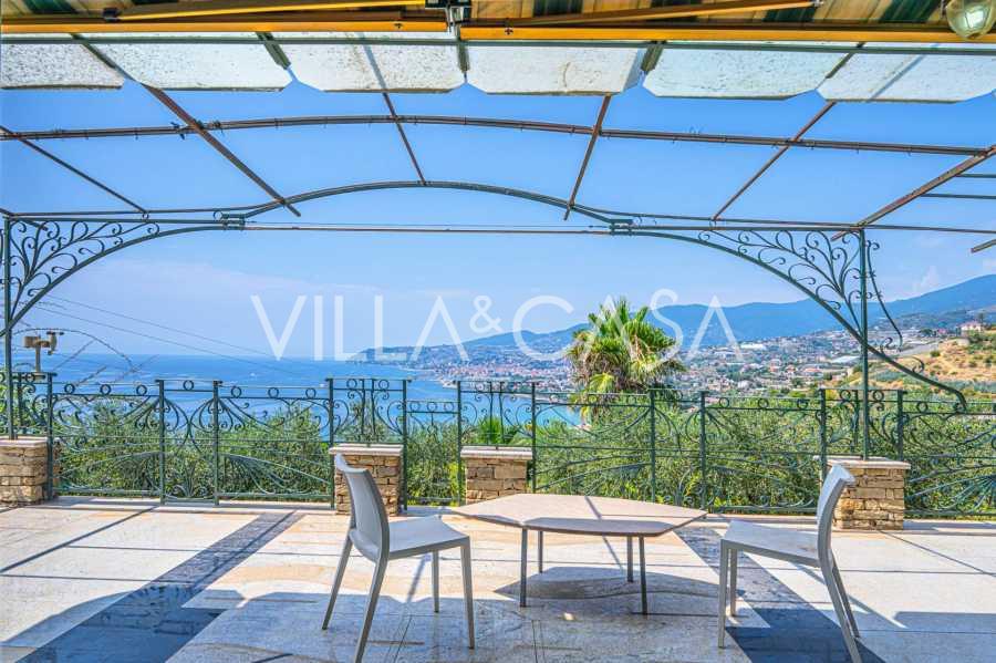 Villa con vista al mare a Sanremo