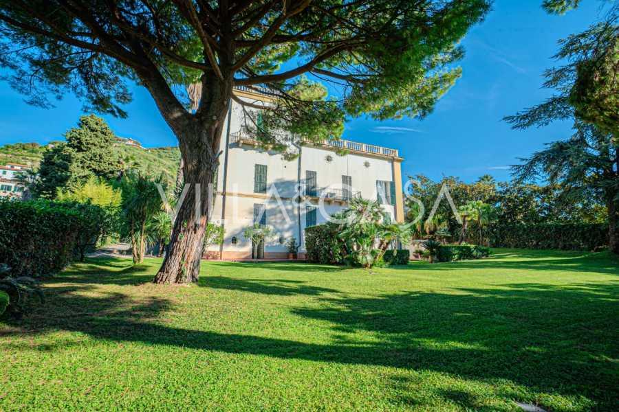 Apartamento en villa en Ventimiglia, Latte.