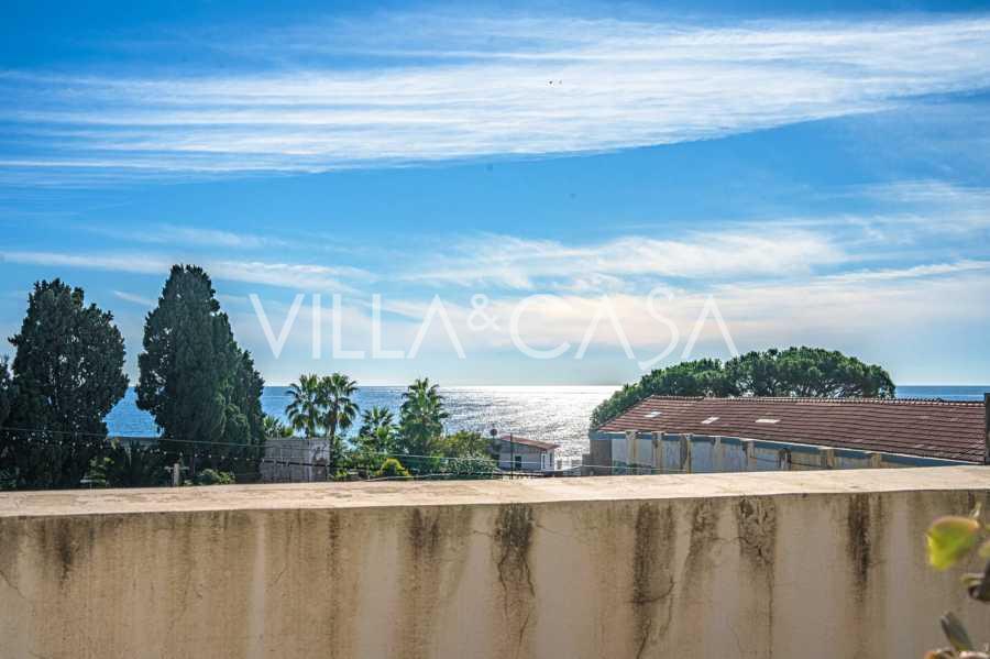 Casa frente al mar en Sanremo - en venta