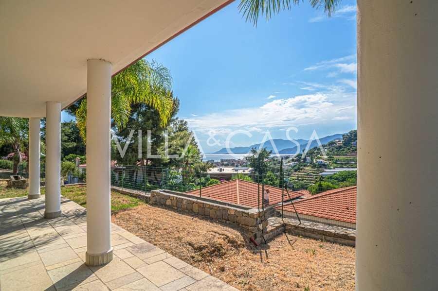 Villa moderna en Bordighera.