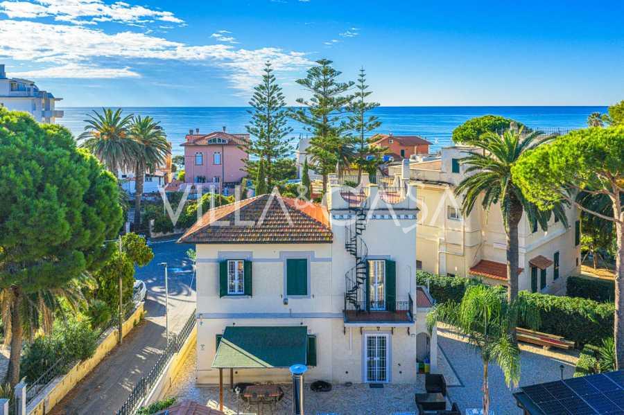 Se vende una cómoda villa en Santa Marinella.