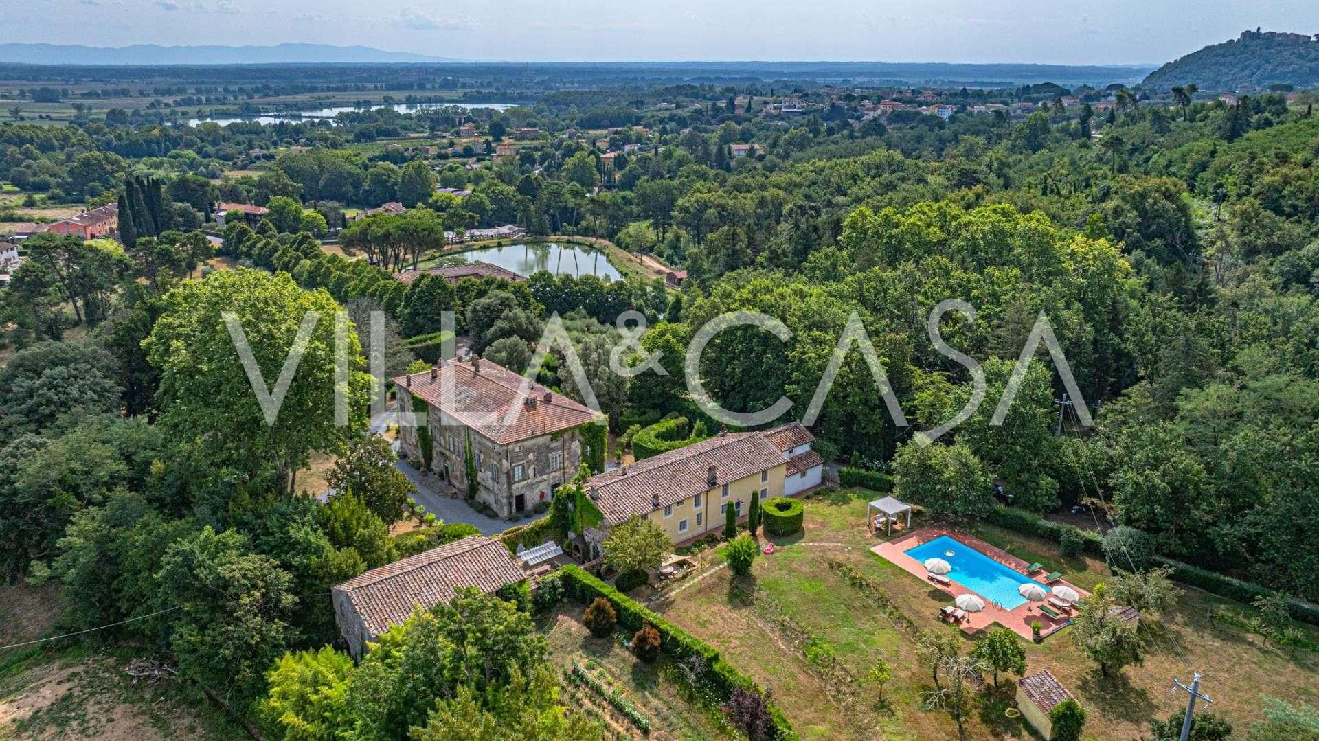 Villa con viñedos en Lucca en venta