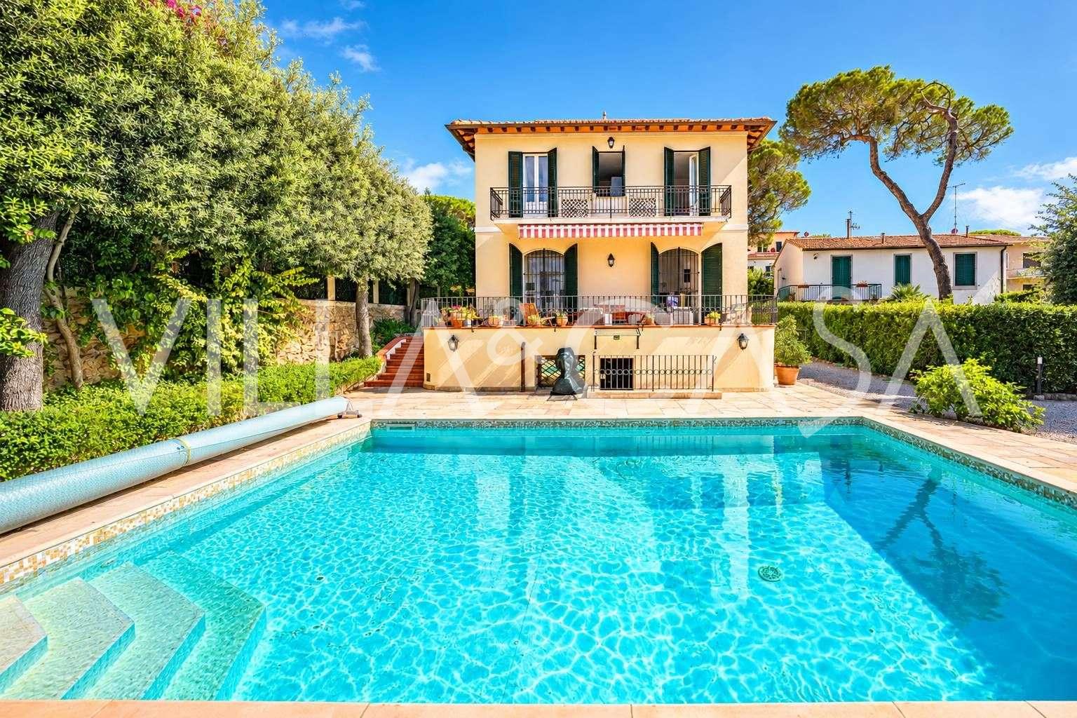 Villa junto al mar en Castiglioncello en venta