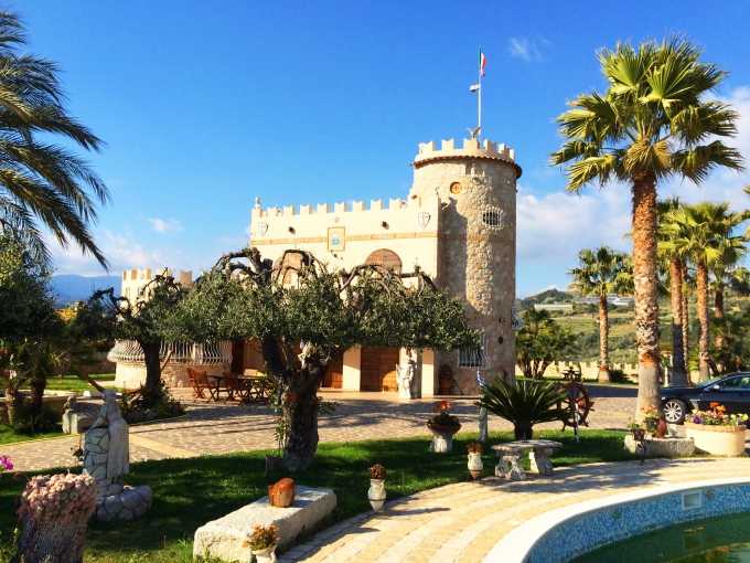 Compra de un castillo-villa en Liguria, Italia.