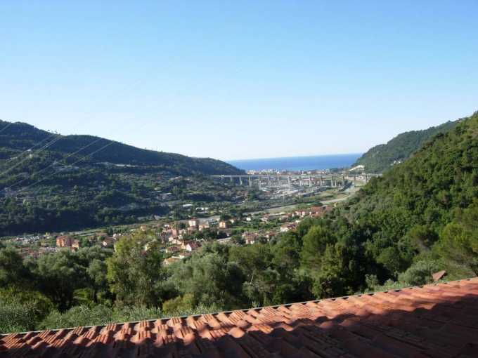 Villa con vista al mare e frutteto a Camporosso.