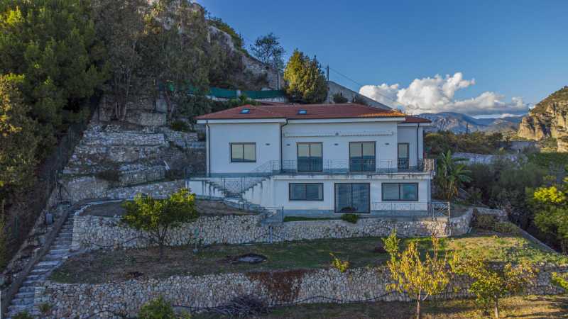 Villa junto al mar en Ventimiglia - en venta