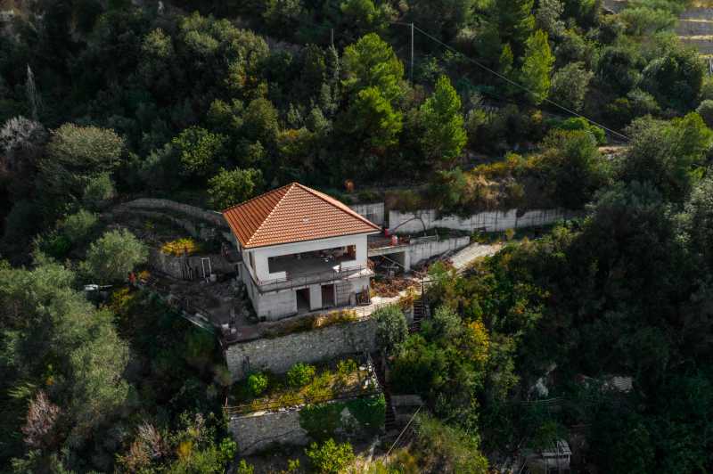 Construcción de una villa de 300 metros cuadrados en la ciudad de Ventimiglia.