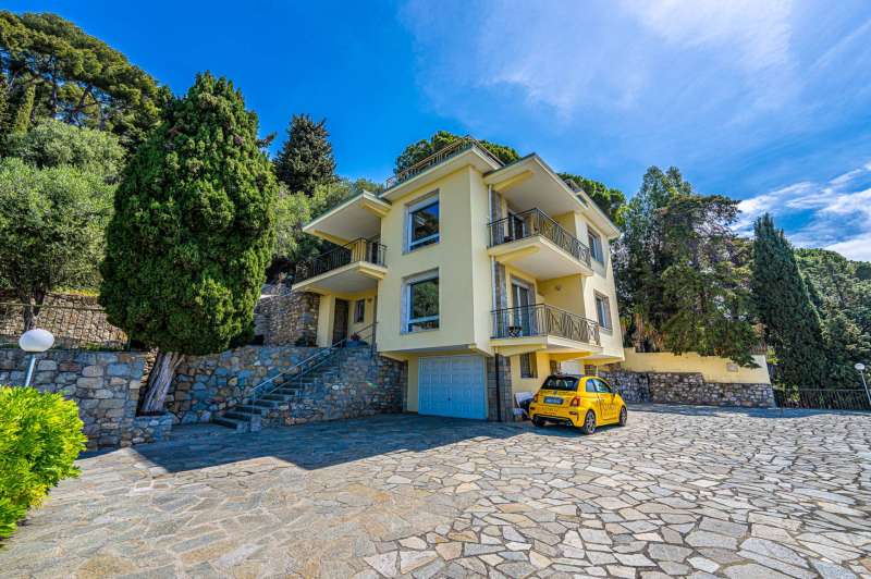 En Bordighera, una villa con vista al mar.