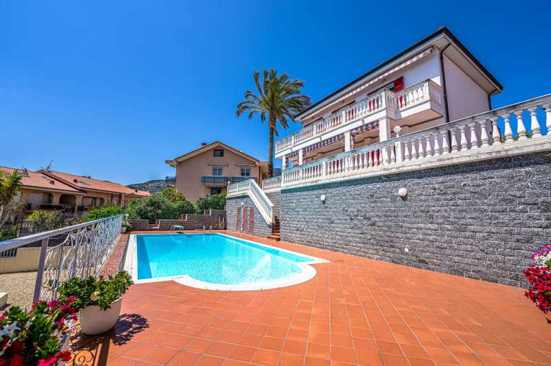 Villa con vista al mare a Sanremo