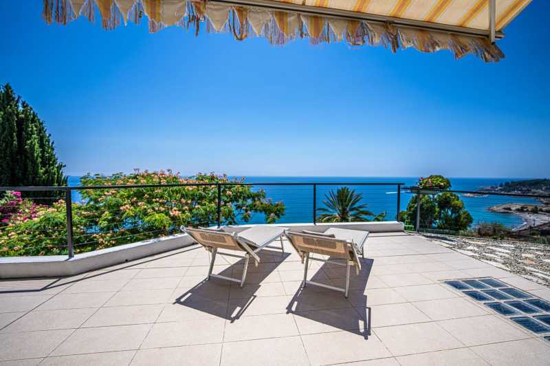 Casa junto al mar en Bordighera.