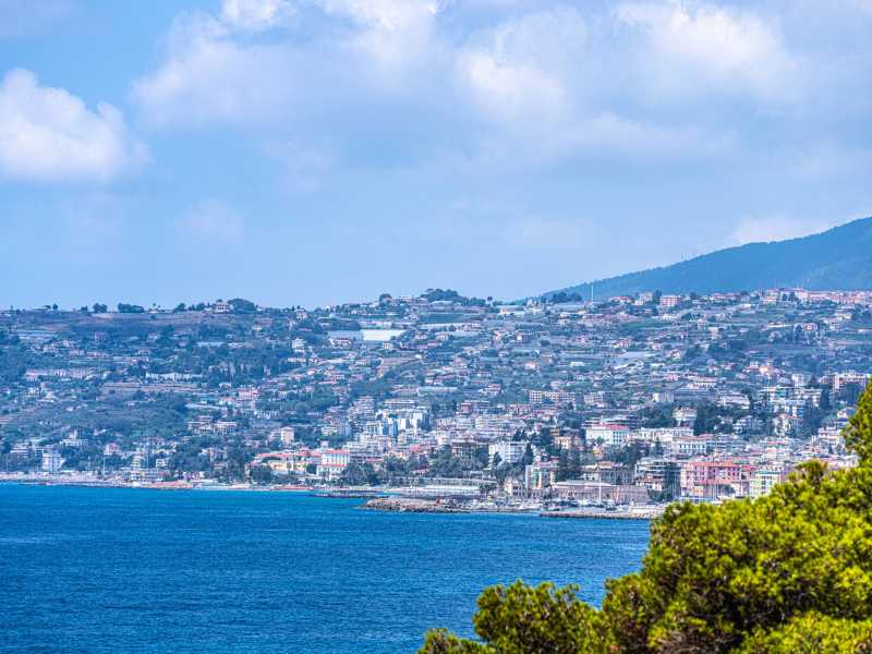 Apartamento con tres habitaciones en San Remo.