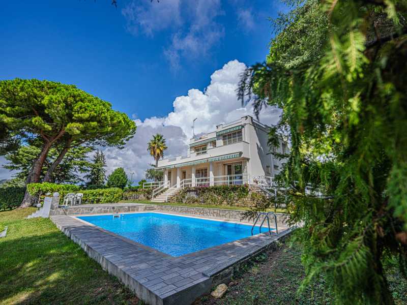 Casa en venta en Bordighera.