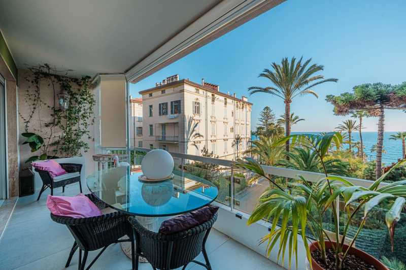 Apartamento de lujo junto al mar en Sanremo.