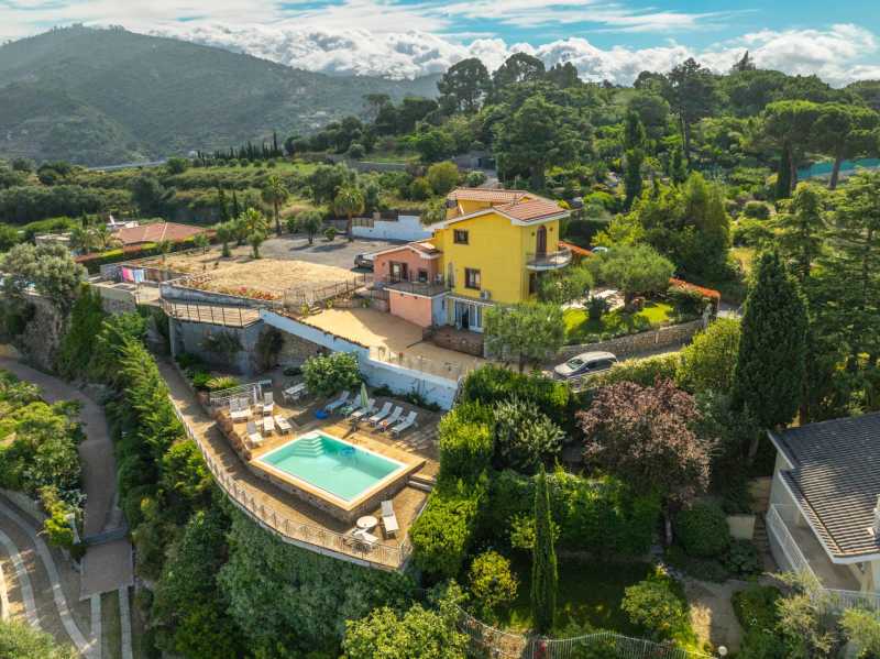 Casa en Bordighera con vistas panorámicas a Mónaco.