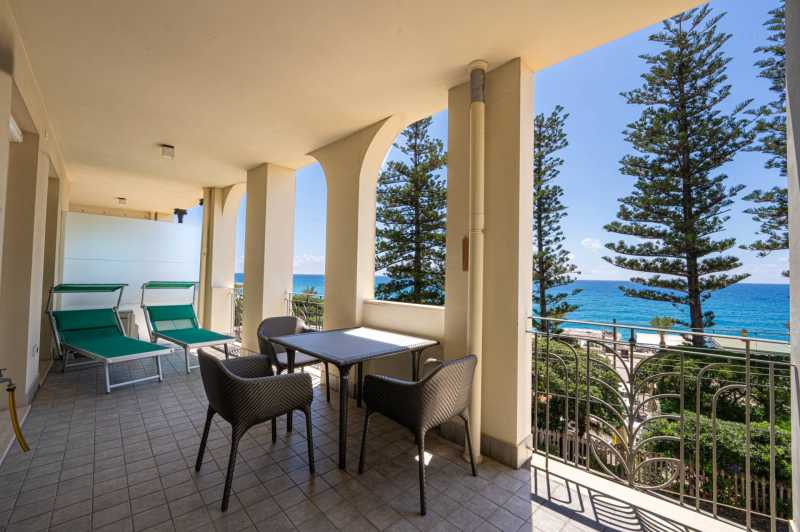 Alquiler de apartamento con vista al mar en Bordighera.