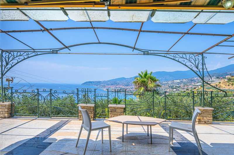 Villa con vista al mare a Sanremo