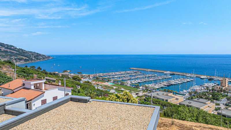 Villa moderna en Santo Stefano al Mare.
