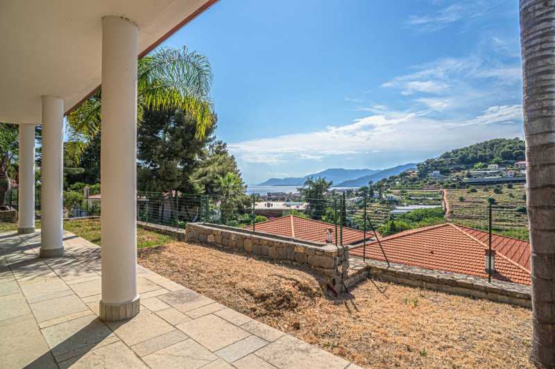 Villa moderna con vista al mar en Bordighera.