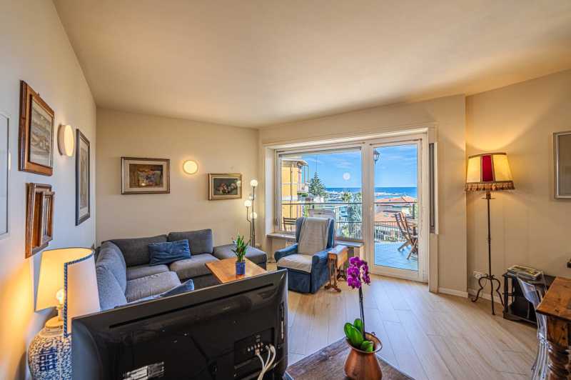 Apartamento junto al mar en alquiler, San Remo.