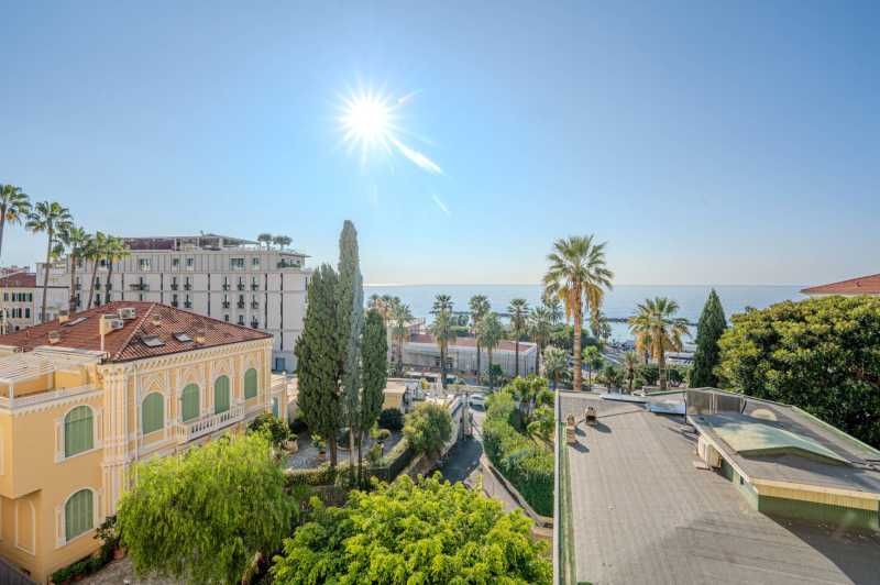 Apartamento de lujo con vista al mar en San Remo.