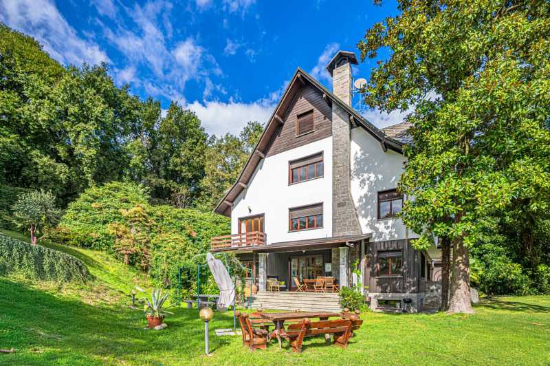 Se vende villa de lujo en Arona, lago Maggiore.