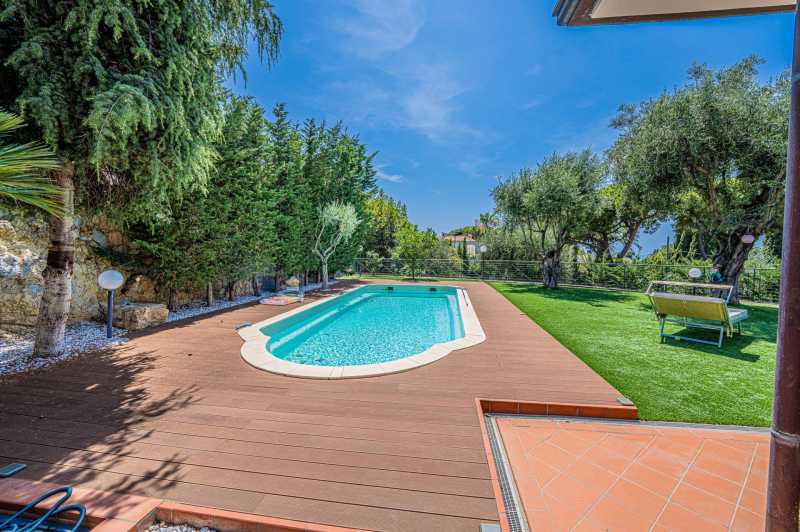 Alquiler de villa con vistas al mar en Bordighera.