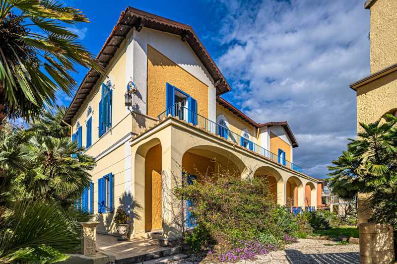 Villa en venta junto al mar en Santa Marinella.
