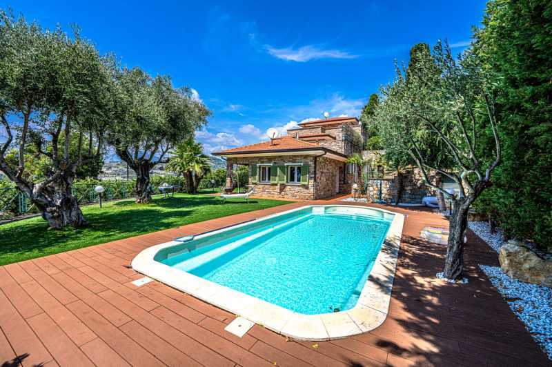 Alquilo casa en Bordighera.