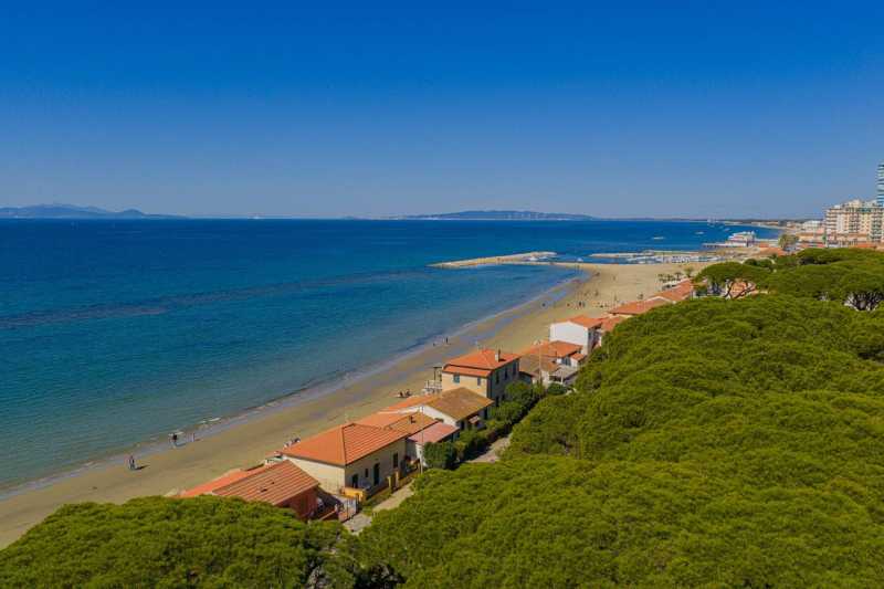 Propiedad en primera línea de playa en Follonica