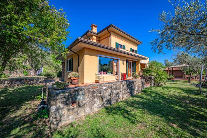 Villa en Carrara en venta