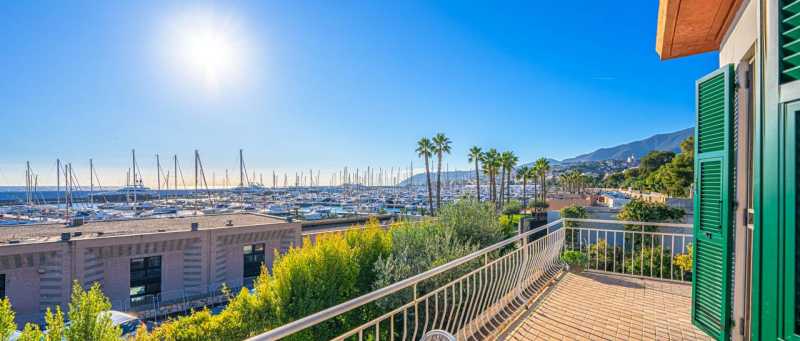 Villa elegante en primera línea de mar en San Remo en alquiler