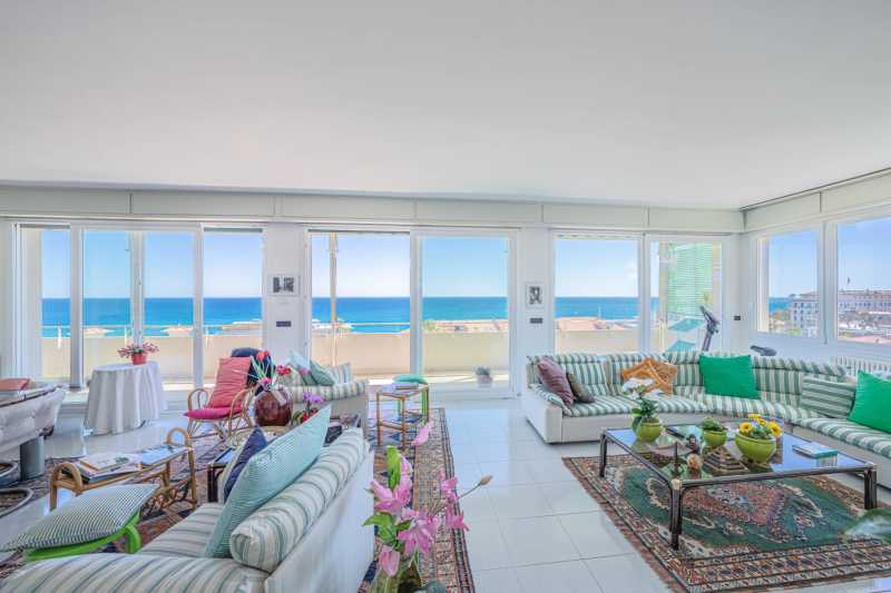 Se vende espectacular ático en San Remo