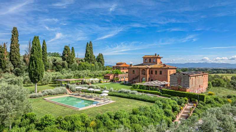 Venta de una histórica mansión con piscina cerca de Siena