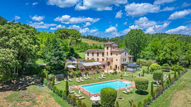Se vende impresionante mansión histórica cerca de San Gimignano