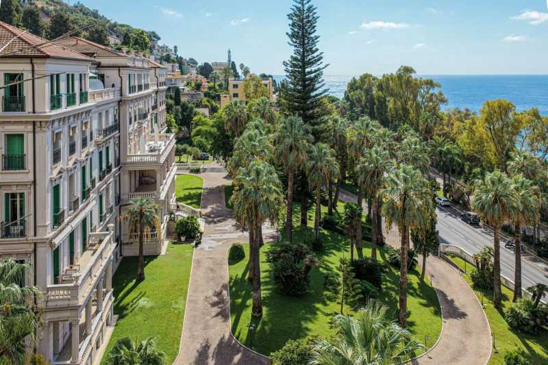 Ático junto al mar en Ospedaletti en venta