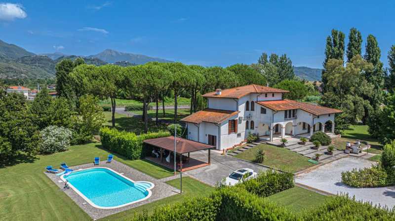 Villa con piscina en Pietrasanta en venta