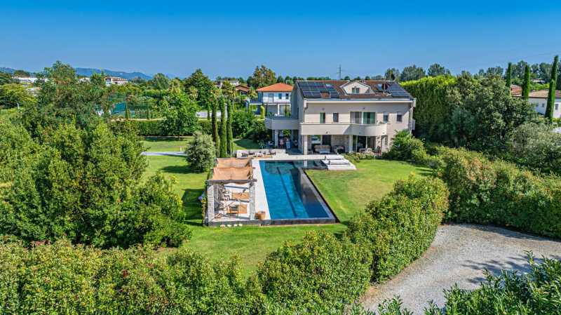 Villa con piscina en Forte dei Marmi en venta