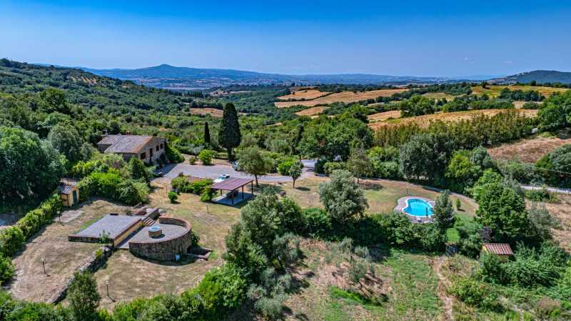 Villa con piscina y lago en venta en Toscana